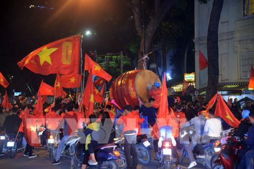 Người dân vỡ òa cảm xúc khi đội tuyển Việt Nam vô địch AFF cup 2018