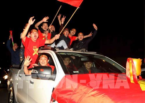 Người dân vỡ òa cảm xúc khi đội tuyển Việt Nam vô địch AFF cup 2018