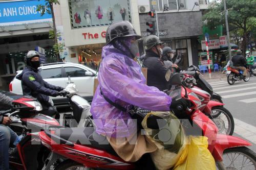 Người Hà Nội co ro trong giá lạnh