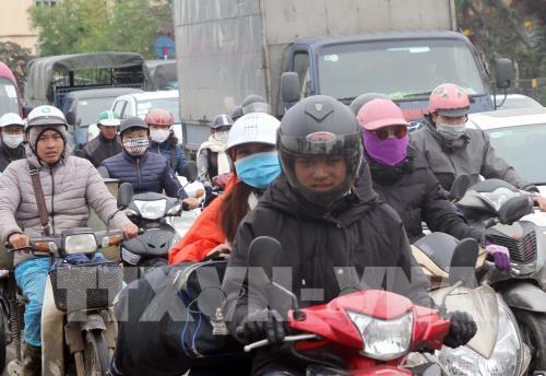 Người Hà Nội co ro trong giá lạnh