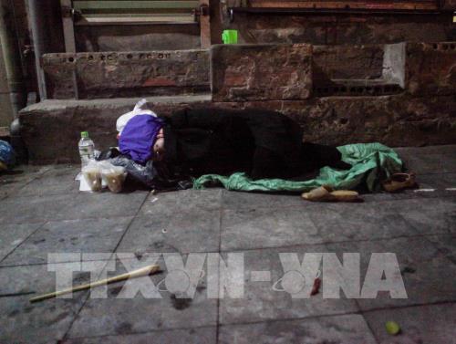 Người Hà Nội co ro trong giá lạnh