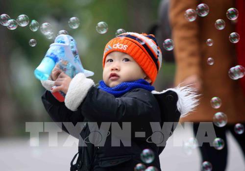 Người dân Thủ đô Hà Nội và du khách đón chào năm mới 2019