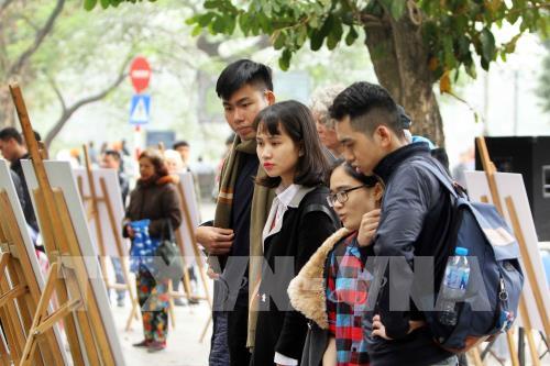 Triển lãm tranh giải biếm họa báo chí Việt Nam tại phố đi bộ Hồ Gươm