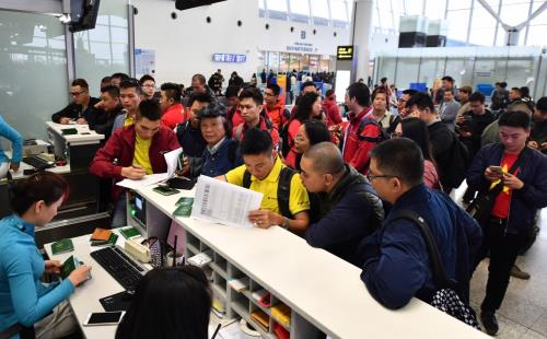 Cổ động viên lên đường cổ vũ đội tuyển Việt Nam