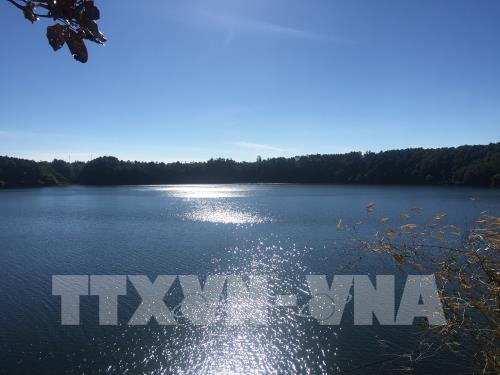 Xanh thẳm "đôi mắt Pleiku" 