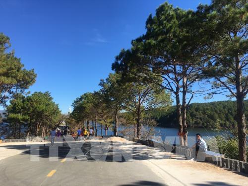 Xanh thẳm "đôi mắt Pleiku" 