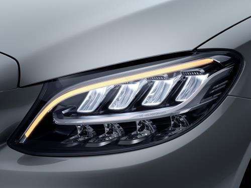 Cận cảnh Mercedes-Benz C-Class nâng cấp vừa ra mắt thị trường Việt