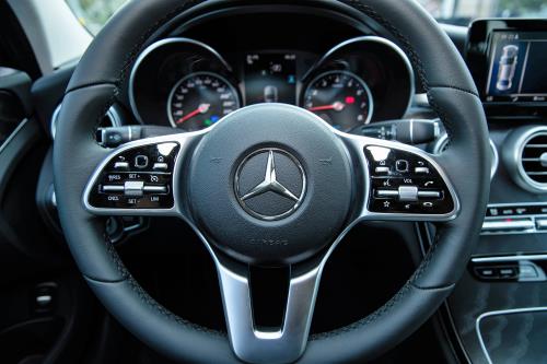 Cận cảnh Mercedes-Benz C-Class nâng cấp vừa ra mắt thị trường Việt