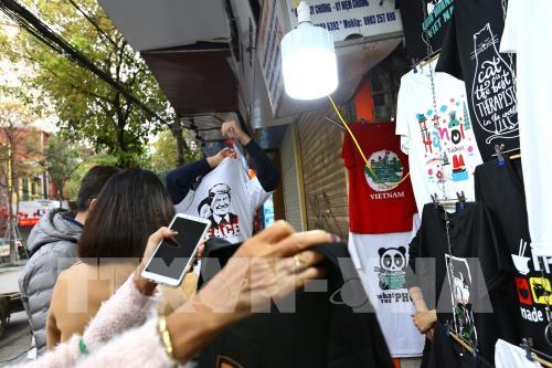 Sản phẩm lưu niệm về Hội nghị thượng đỉnh Mỹ - Triều Tiên "hút" khách