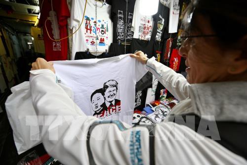 Sản phẩm lưu niệm về Hội nghị thượng đỉnh Mỹ - Triều Tiên "hút" khách