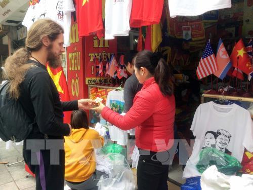 Sản phẩm lưu niệm về Hội nghị thượng đỉnh Mỹ - Triều Tiên "hút" khách