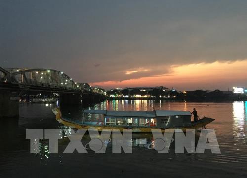 Mộng mơ cảnh sắc sông Hương về đêm