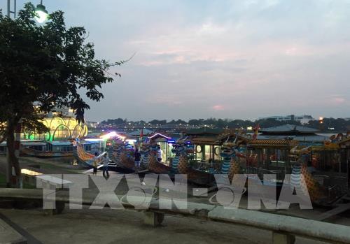 Mộng mơ cảnh sắc sông Hương về đêm