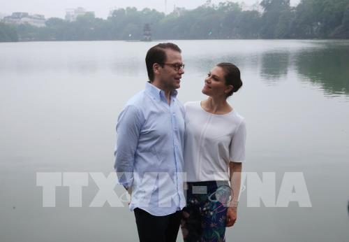 Công chúa kế vị Thụy Điển cùng Phu quân ngắm bình minh Hà Nội