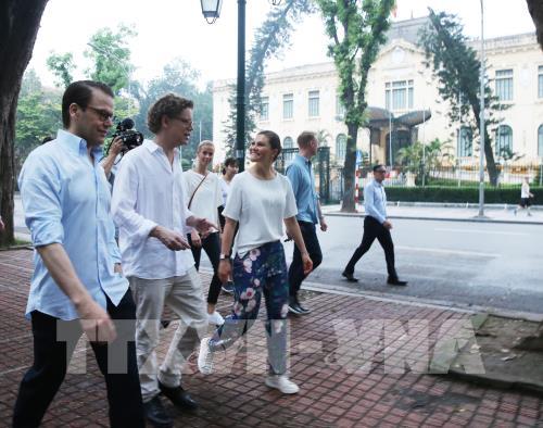 Công chúa kế vị Thụy Điển cùng Phu quân ngắm bình minh Hà Nội