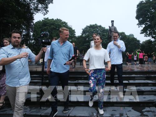 Công chúa kế vị Thụy Điển cùng Phu quân ngắm bình minh Hà Nội