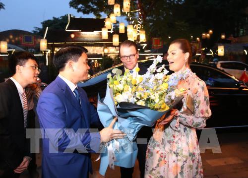 Công chúa kế vị Thụy Điển cùng Phu quân ngắm bình minh Hà Nội