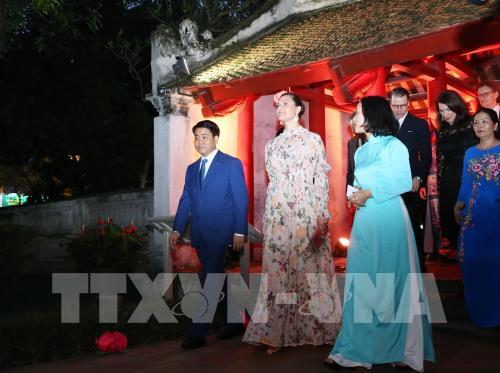 Công chúa kế vị Thụy Điển cùng Phu quân ngắm bình minh Hà Nội