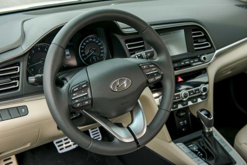 Chi tiết Hyundai Elantra 2019 vừa ra mắt thị trường Việt Nam