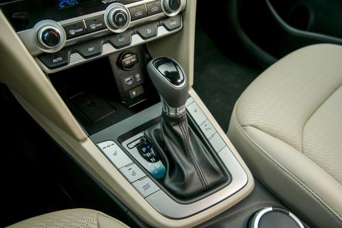 Chi tiết Hyundai Elantra 2019 vừa ra mắt thị trường Việt Nam