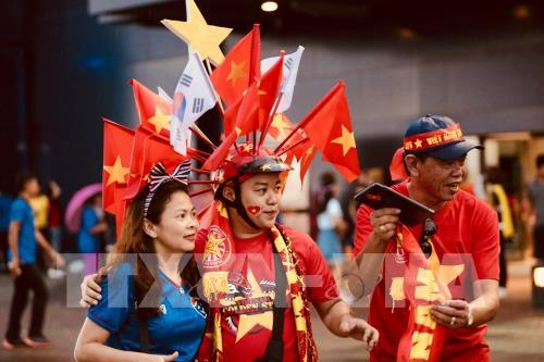 King&rsquo;s Cup 2019: Cổ động viên Việt Nam tiếp sức cho đội tuyển