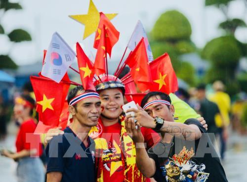 King&rsquo;s Cup 2019: Cổ động viên Việt Nam tiếp sức cho đội tuyển
