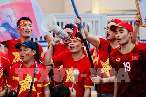King&rsquo;s Cup 2019: Cổ động viên Việt Nam tiếp sức cho đội tuyển