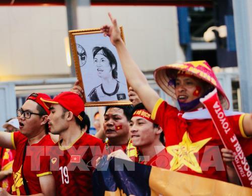 King&rsquo;s Cup 2019: Cổ động viên Việt Nam tiếp sức cho đội tuyển