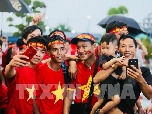 King&rsquo;s Cup 2019: Cổ động viên Việt Nam tiếp sức cho đội tuyển
