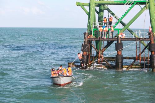 Chuyện nhà báo nơi đầu sóng ngọn gió