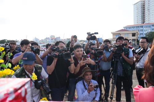 Chuyện nhà báo nơi đầu sóng ngọn gió