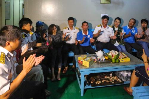 Chuyện nhà báo nơi đầu sóng ngọn gió