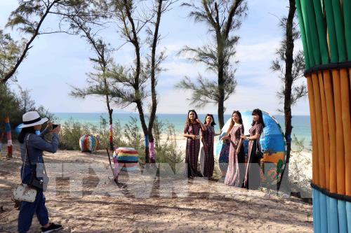 Độc đáo “Con đường thuyền thúng” ở ven biển Tam Thanh