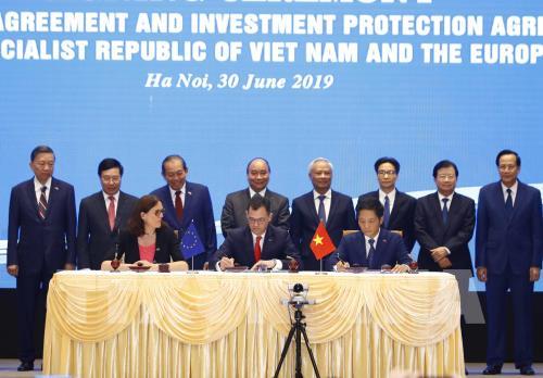 Việt Nam và EU ký Hiệp định EVFTA và Hiệp định EVIPA