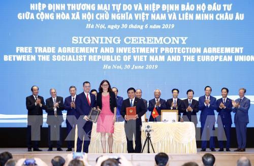 Việt Nam và EU ký Hiệp định EVFTA và Hiệp định EVIPA