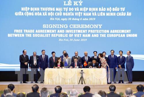 Việt Nam và EU ký Hiệp định EVFTA và Hiệp định EVIPA