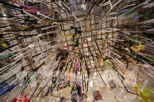 Triển lãm sắp đặt "Xả rác ít thôi!" ở Hà Nội