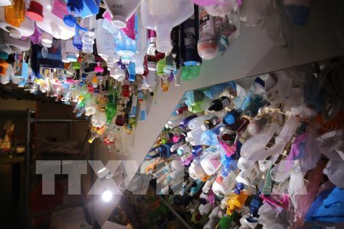 Triển lãm sắp đặt "Xả rác ít thôi!" ở Hà Nội