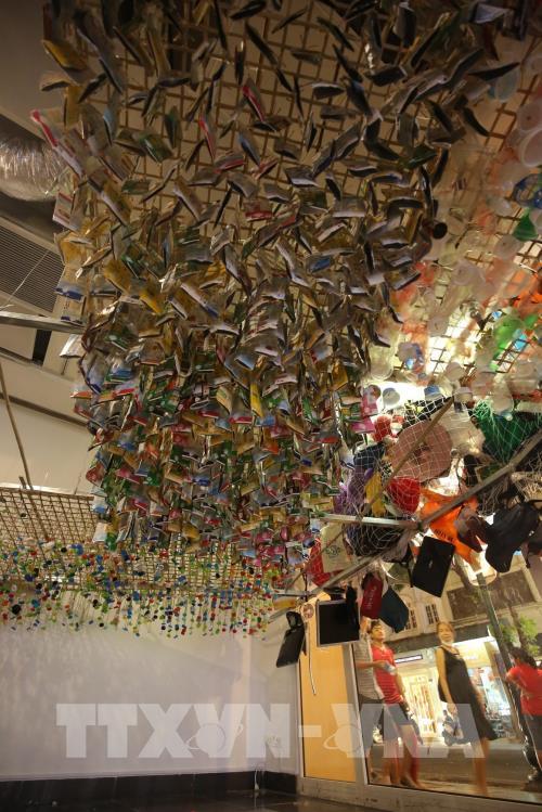 Triển lãm sắp đặt "Xả rác ít thôi!" ở Hà Nội