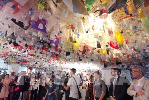 Triển lãm sắp đặt "Xả rác ít thôi!" ở Hà Nội