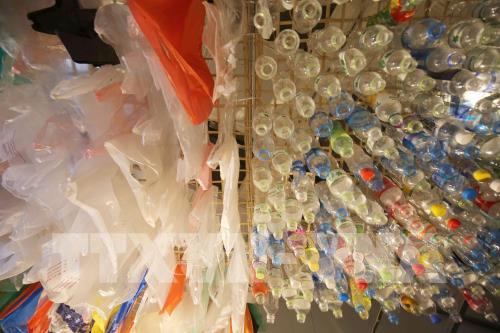 Triển lãm sắp đặt "Xả rác ít thôi!" ở Hà Nội