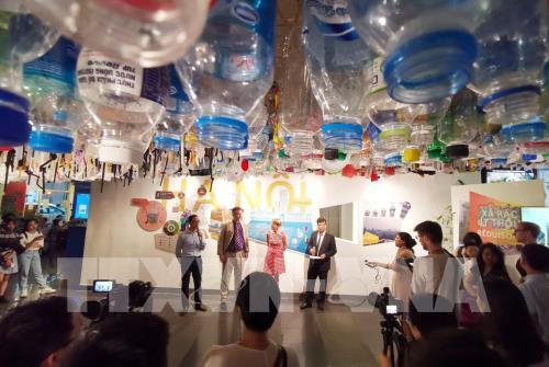 Triển lãm sắp đặt "Xả rác ít thôi!" ở Hà Nội