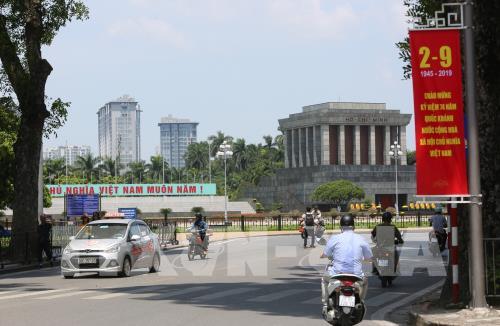 Hà Nội trang hoàng rực rỡ cờ hoa mừng 74 năm Quốc khánh 2/9