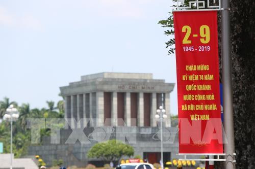 Hà Nội trang hoàng rực rỡ cờ hoa mừng 74 năm Quốc khánh 2/9