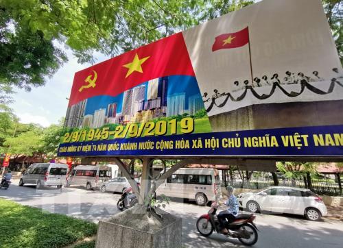 Hà Nội trang hoàng rực rỡ cờ hoa mừng 74 năm Quốc khánh 2/9