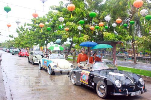 Độc đáo màn trình diễn xe cổ tại thành phố Hội An