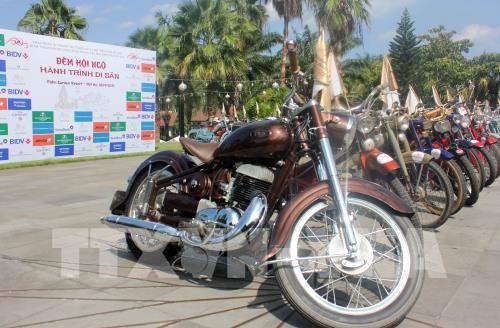 Độc đáo màn trình diễn xe cổ tại thành phố Hội An