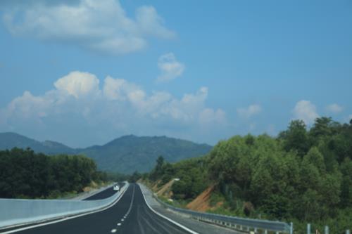 Ngắm nhìn cao tốc Bắc Giang - Lạng Sơn chuẩn bị về đích