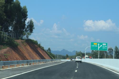 Ngắm nhìn cao tốc Bắc Giang - Lạng Sơn chuẩn bị về đích