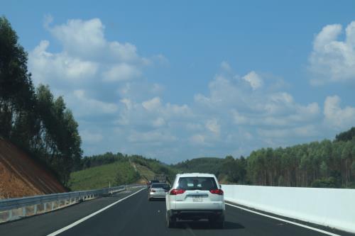 Ngắm nhìn cao tốc Bắc Giang - Lạng Sơn chuẩn bị về đích